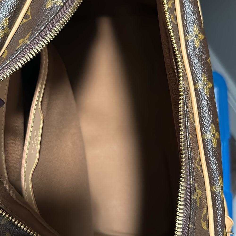 Louis Vuitton Extra Large Bag - Picture 7 of 9